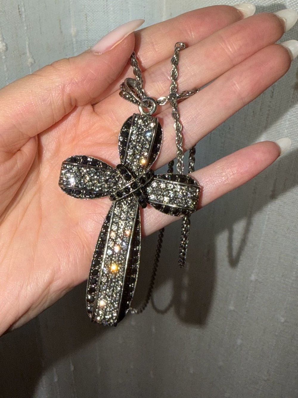 Fashion Jewelry Black and Clear Crystal Cross Pendant Necklace